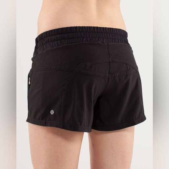 Lululemon Athletica Black Gray Elastic Waist One Pocket Tracker Short EUC Size 6 - Picture 2 of 9